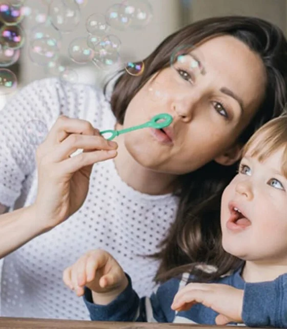 Няня и ребёнок