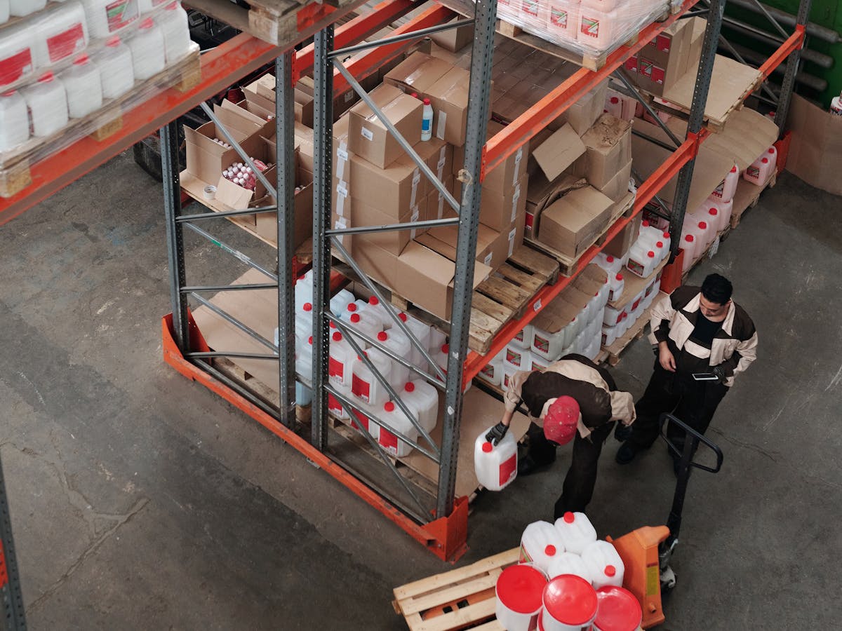 Склад и сменный контракт